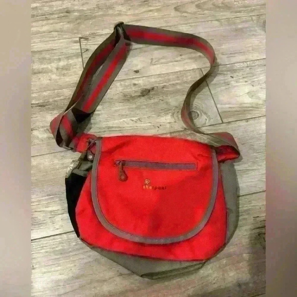 Sherpani red purse - Picture 7 of 7